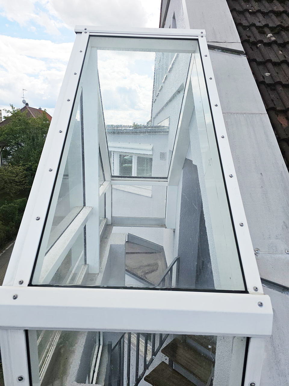 verglastes Treppenhaus nach der Reinigung